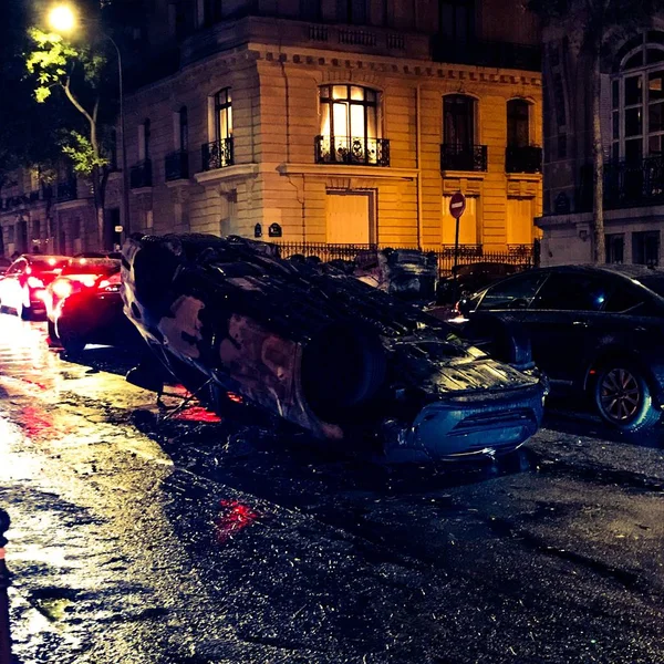 Manifestantes durante um protesto em coletes amarelos — Fotografia de Stock