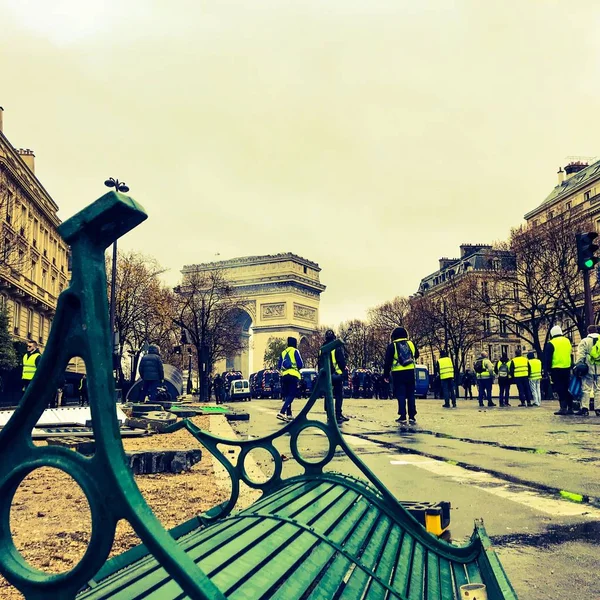 Demonstranti během protestu ve žlutých Vesti — Stock fotografie