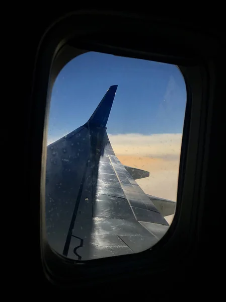 Beautiful view from airplane window, large wing of aircraft show — Stock Photo, Image