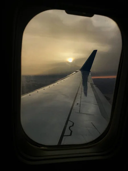 Beautiful view from airplane window, large wing of aircraft show — Stock Photo, Image