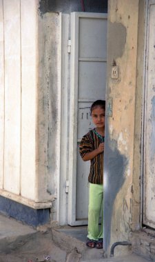 Farklı Müslüman insanlar çatışmadan sonra kişisel işleri ele 