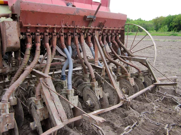 Champ Pulvérisé Par Tracteur Terre Brune Sur Nature Campagne Ouverte — Photo