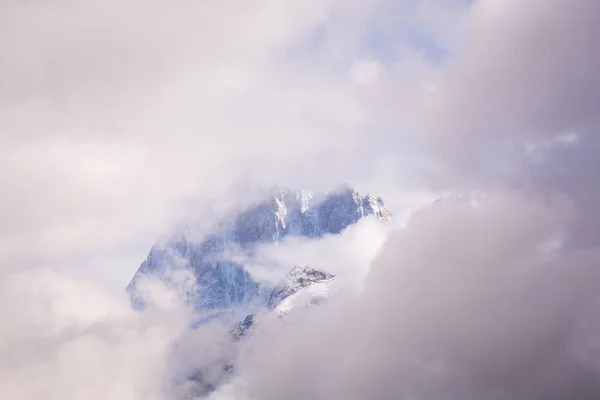 Cima Los Alpes Mont Blanc Montañas Las Nubes Niebla Problemas — Foto de Stock
