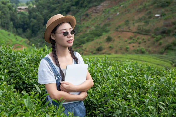 Farmers Holding Tablets Check Tea Modern Concepts — Zdjęcie stockowe