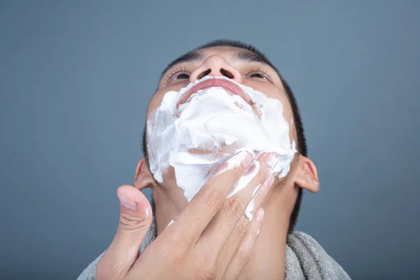 Shaving Handsome Guy Shaved Face Gray Background — Foto Stock