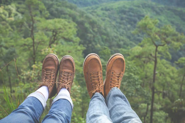 Stellen Heffen Hun Voeten Wijzend Naar Heuvel Tropische Bossen Wandelen — Stockfoto