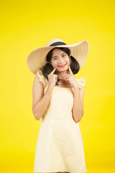 Beautiful Cheerful Young Woman Big Hat Yellow Background — Fotografia de Stock