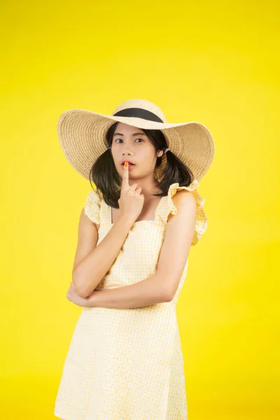 Beautiful Cheerful Young Woman Big Hat Yellow Background — Fotografia de Stock