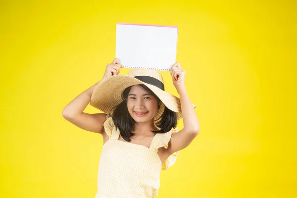 Beautiful Happy Woman Wearing Big Hat Holding White Book Yellow — Fotografia de Stock