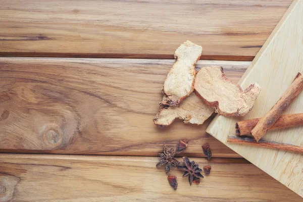 Viele Chinesische Medikamente Die Auf Einem Hellbraunen Holzboden Zusammengestellt Sind — Stockfoto