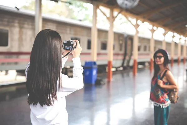 Two Happy Women Taking Pictures While Traveling Train Station Tourism — Foto de Stock