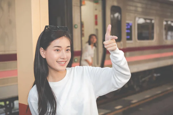 Women Happy While Traveling Train Station Tourism Concept — ストック写真