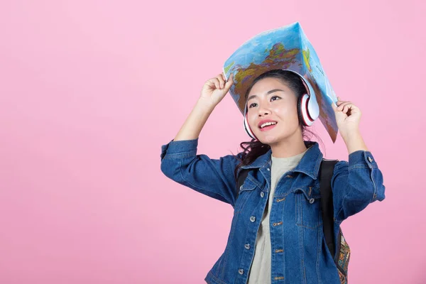 Turistas Femeninas Estudio Sobre Fondo Rosa — Foto de Stock