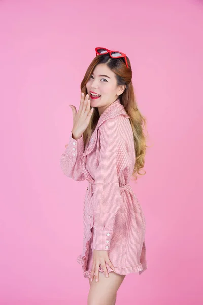 Fashion Girl Dress Hand Gesture Pink Background — ストック写真
