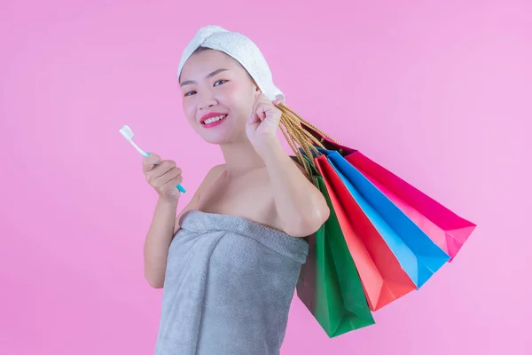 Beautiful Woman Group Towels Carrying Shopping Bag Fashion Beauty Pink — Stock Photo, Image