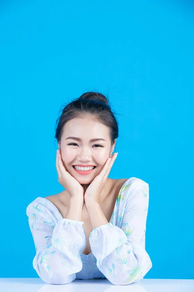 Teen Girl Showing Hand Verbs Gestures Blue Background — Foto Stock