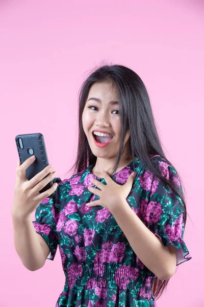 Teenage Girl Showing Phone Facial Emotions Pink Background — Photo