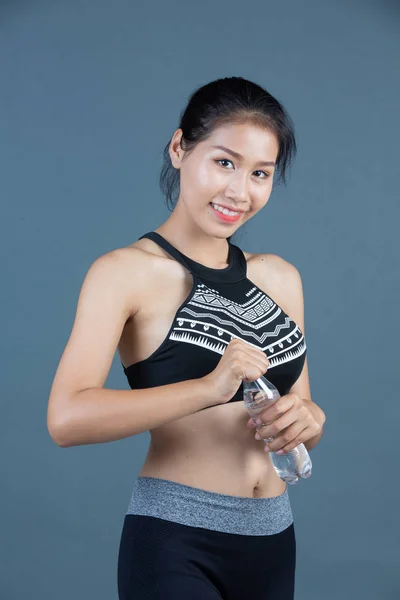 Women Sportswear Hold Bottle Drinking Water Gray Background — Stock fotografie