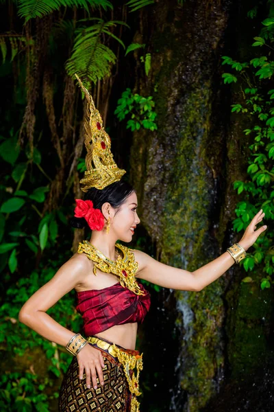 Woman Dressed Ancient Thai Dress Waterfall — 스톡 사진