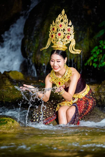Woman Dressed Ancient Thai Dress Waterfall — Foto Stock
