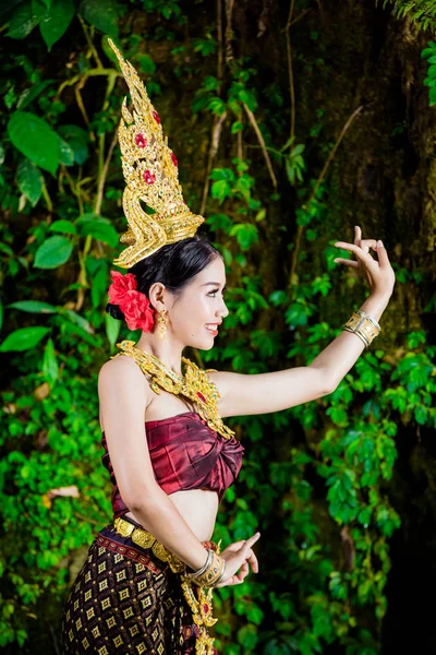 Woman Dressed Ancient Thai Dress Waterfall — Fotografia de Stock