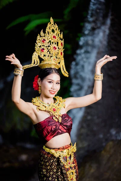 Woman Dressed Ancient Thai Dress Waterfall — 图库照片