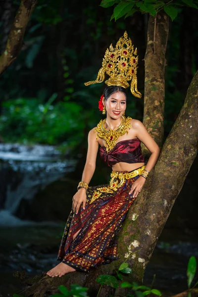 Woman Dressed Ancient Thai Dress Waterfall — Stok Foto