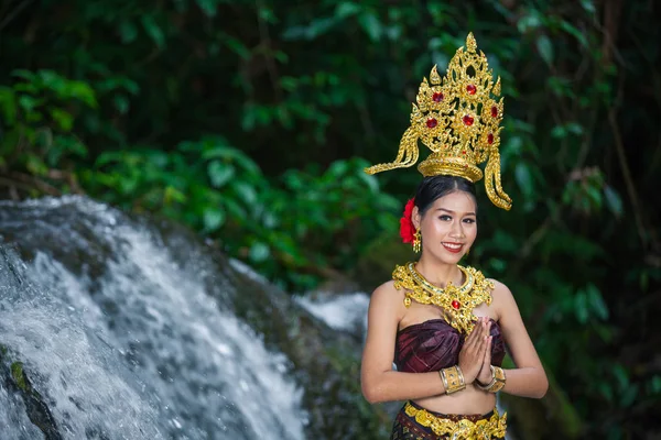 Woman Dressed Ancient Thai Dress Waterfall — 图库照片