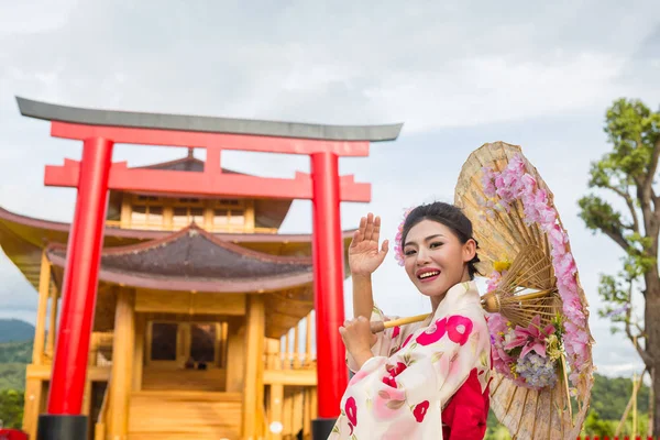 Uma Bela Mulher Asiática Vestindo Quimono Japonês Conceito Vestido Tradicional — Fotografia de Stock