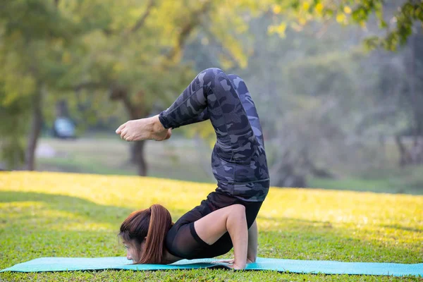 Women Playing Yoga Gym Exercising — ストック写真