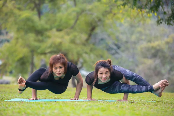 Women Playing Yoga Gym Exercising — ストック写真