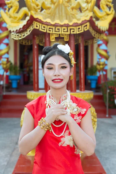 Beautiful Asian Girl Wearing Red Worship Her Gestures Smiling Makes — 图库照片