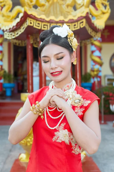 Beautiful Asian Girl Wearing Red Worship Her Gestures Smiling Makes — Stockfoto