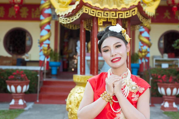 Beautiful Asian Girl Wearing Red Worship Her Gestures Smiling Makes — Φωτογραφία Αρχείου