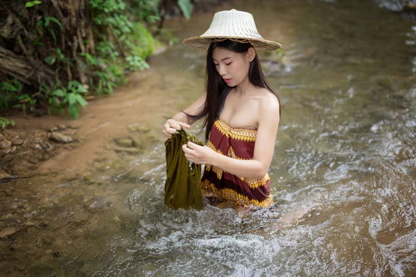 Happy Bathing Women Natural Waterfall — Stock fotografie