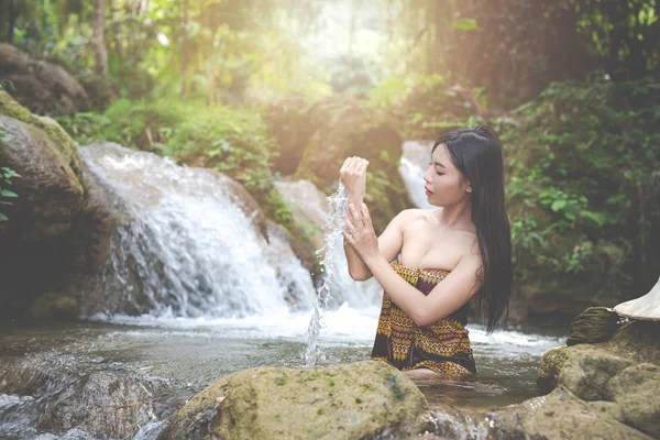 Happy Bathing Women Natural Waterfall — Stok fotoğraf