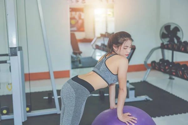 Girl Playing Fitness Gym — Stock fotografie