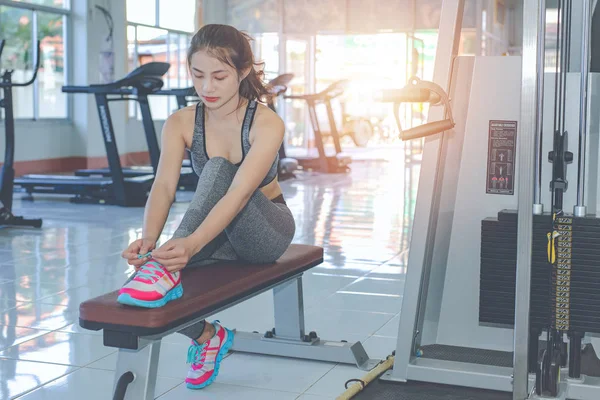 Girl Playing Fitness Gym — Stockfoto