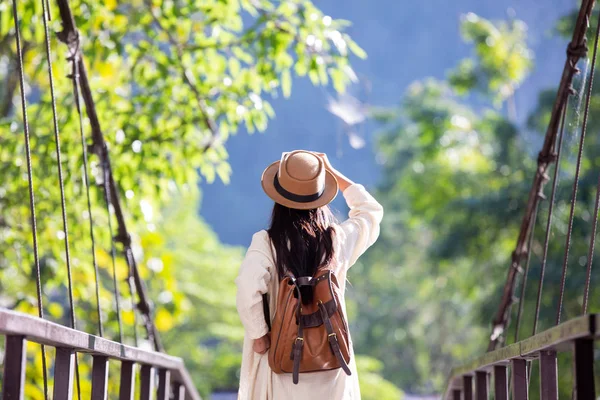 Female Tourists Spread Arms Held Wings Smiling Happily — Φωτογραφία Αρχείου