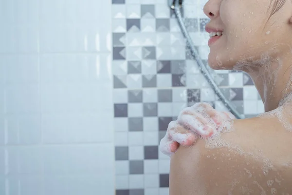 Asian Girl Standing Shower — Stockfoto