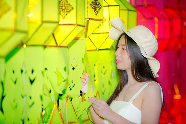 Egy Gyönyörű Ázsiai Vonzó Varázsa Ünnepi Kertben Film Textúra — Stock Fotó