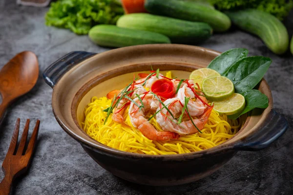 Northern Thai Food Khao Soi Shrimp Spicy Noodles Decorated Ingredients — Stock Photo, Image