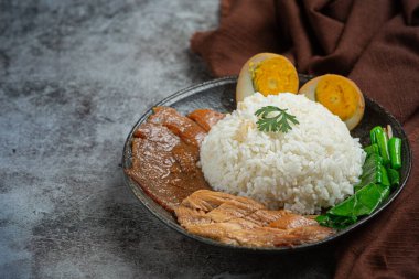 Çin domuzlu pilav domuz yahnisi güzel mezeler, Tayland yemekleri..