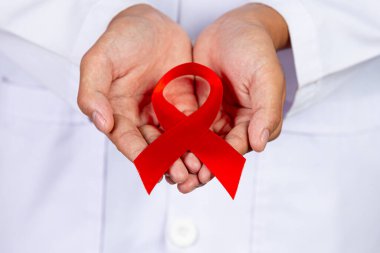 Doktorda kırmızı kurdele, HIV farkındalığı, Dünya AIDS Günü ve Dünya Cinsel Sağlık Günü var..