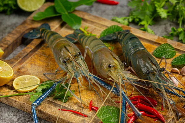 Large Fresh River Prawns Ready Cook Decorated Beautiful Side Dishes — Stock Photo, Image