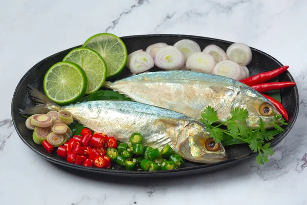 Mackerel Yang Panas Dan Pedas Dihias Dengan Bahan Makanan Thailand — Stok Foto