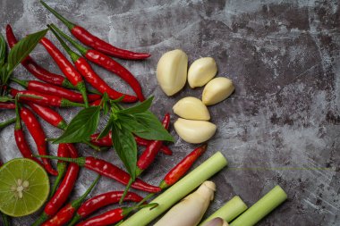 Tayland kırmızı köri ezmesi baharatları