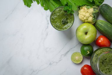 Sağlıklı içecek, bitkisel güler yüzlü