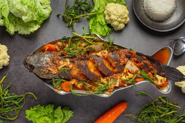 Yılan başlı ekşi köri, Baharatlı bahçe sıcak tencere, Tayland yemeği.