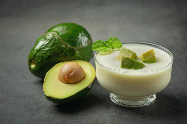Avokado Avokado Yoğurt Ürünleri avokado besin konseptinden yapılır.